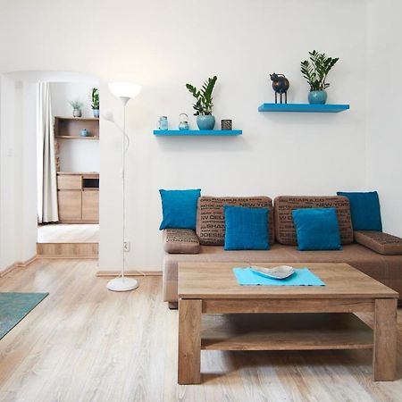 Nice Home To Stay At Prague Close To Castle With Terrace And Garden Buitenkant foto