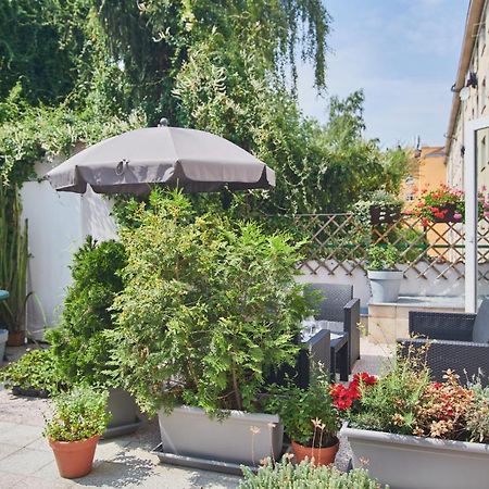 Nice Home To Stay At Prague Close To Castle With Terrace And Garden Buitenkant foto