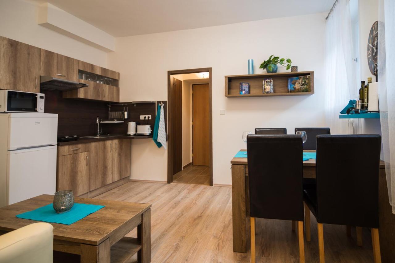 Nice Home To Stay At Prague Close To Castle With Terrace And Garden Buitenkant foto