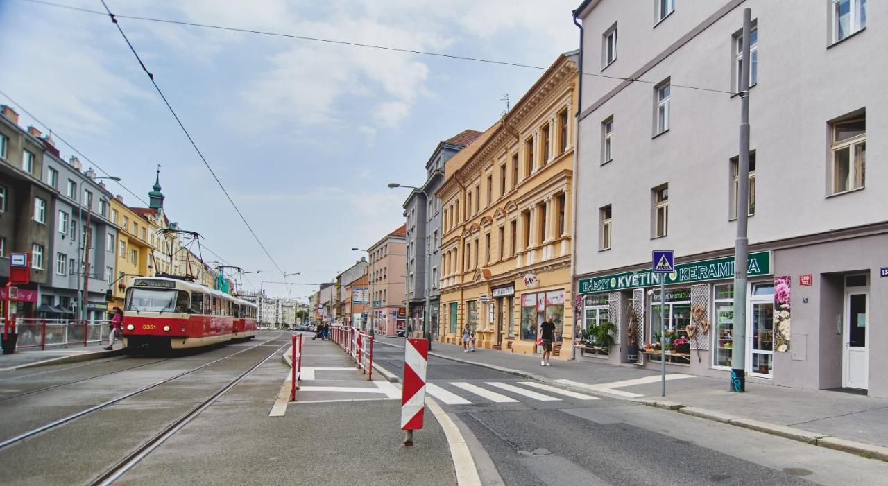 Nice Home To Stay At Prague Close To Castle With Terrace And Garden Buitenkant foto