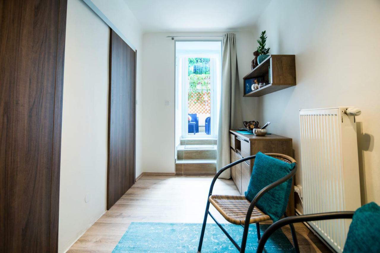 Nice Home To Stay At Prague Close To Castle With Terrace And Garden Buitenkant foto