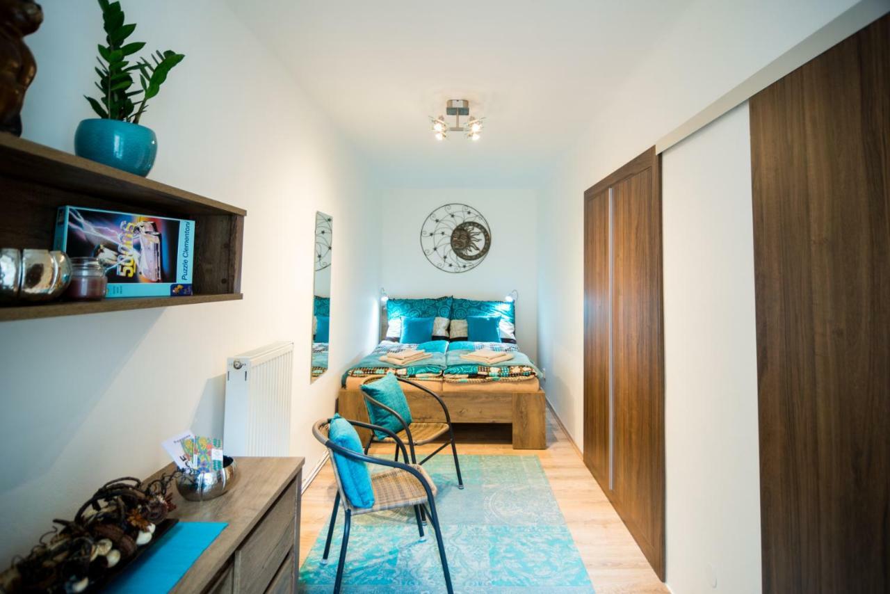 Nice Home To Stay At Prague Close To Castle With Terrace And Garden Buitenkant foto