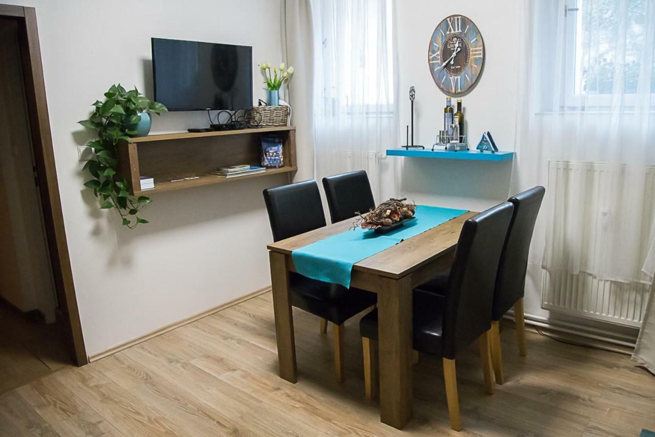 Nice Home To Stay At Prague Close To Castle With Terrace And Garden Buitenkant foto